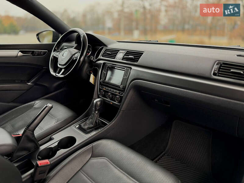 Седан Volkswagen Passat 2017 в Днепре