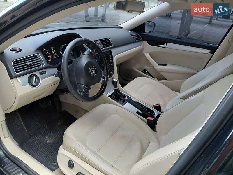 Седан Volkswagen Passat 2012 в Львове