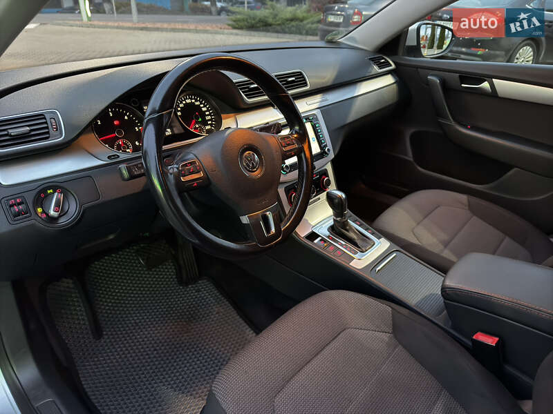 Універсал Volkswagen Passat 2012 в Києві