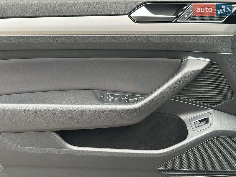 Универсал Volkswagen Passat 2015 в Одессе