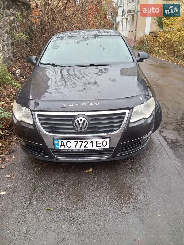 Седан Volkswagen Passat 2005 в Ровно