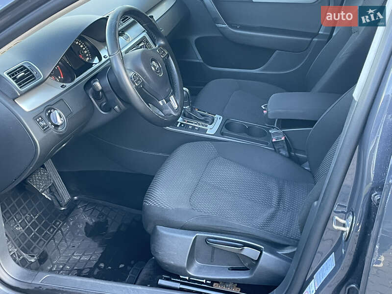 Универсал Volkswagen Passat 2012 в Ивано-Франковске