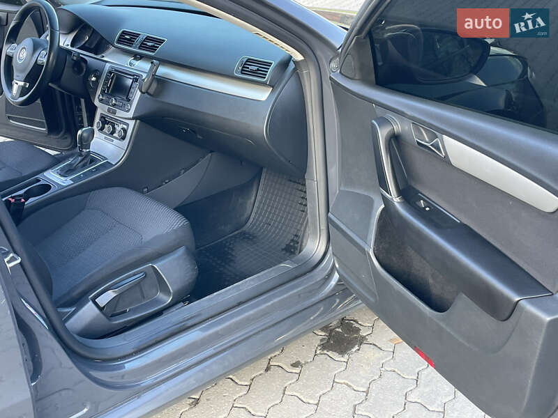 Универсал Volkswagen Passat 2012 в Ивано-Франковске