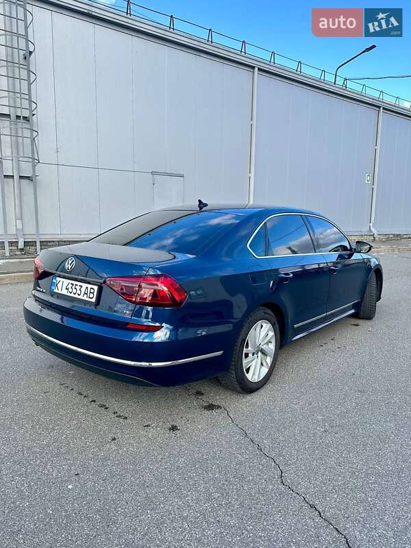 Седан Volkswagen Passat 2017 в Львове