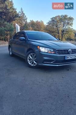 Седан Volkswagen Passat 2017 в Ромнах