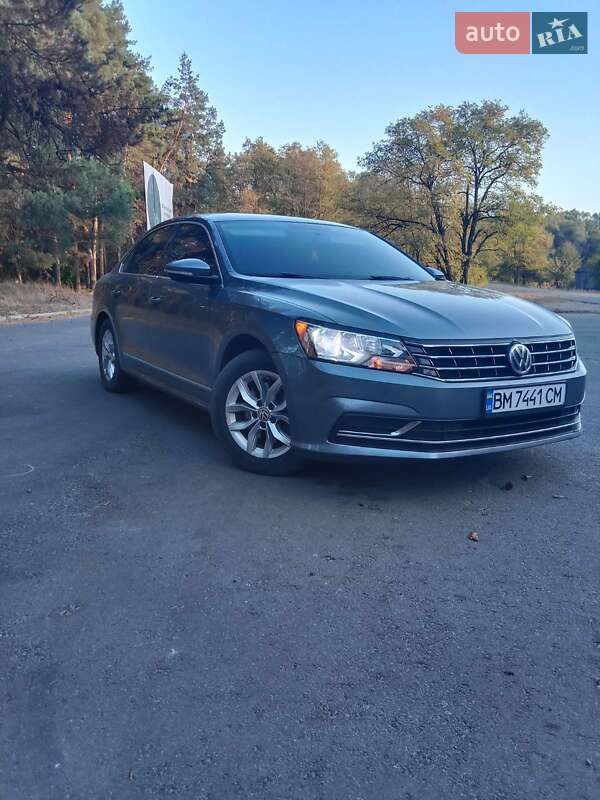Седан Volkswagen Passat 2017 в Ромнах