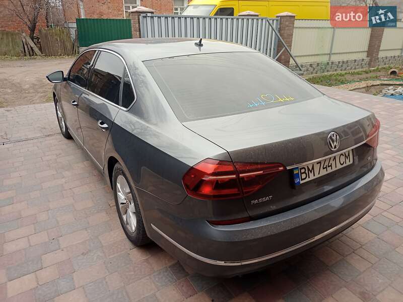 Седан Volkswagen Passat 2017 в Ромнах
