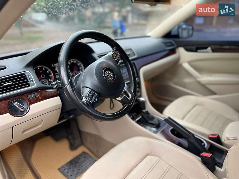 Седан Volkswagen Passat 2012 в Киеве