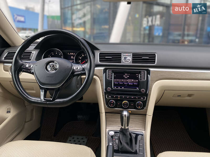 Седан Volkswagen Passat 2017 в Киеве