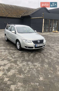 Універсал Volkswagen Passat 2009 в Звягелі