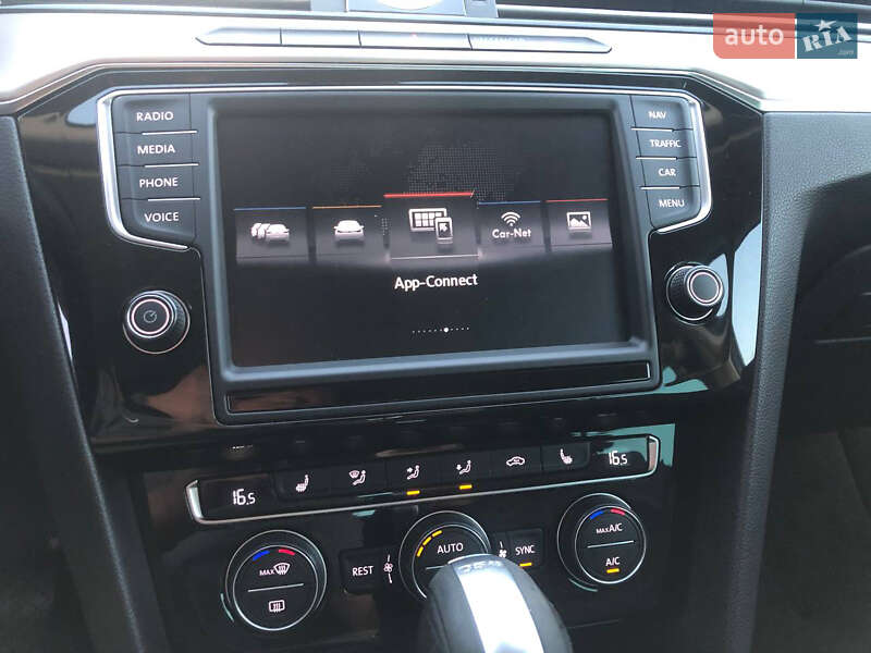 Седан Volkswagen Passat 2016 в Луцке