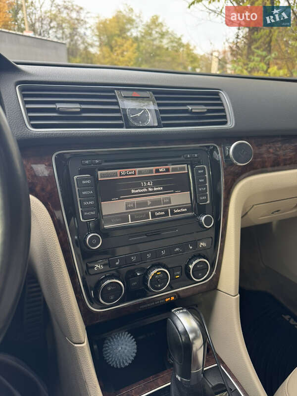 Седан Volkswagen Passat 2012 в Киеве