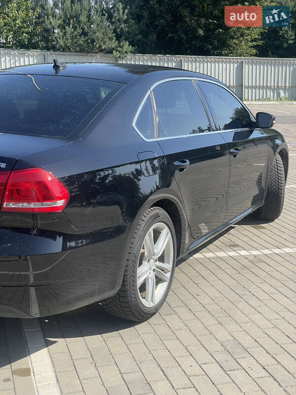 Седан Volkswagen Passat 2014 в Луцке