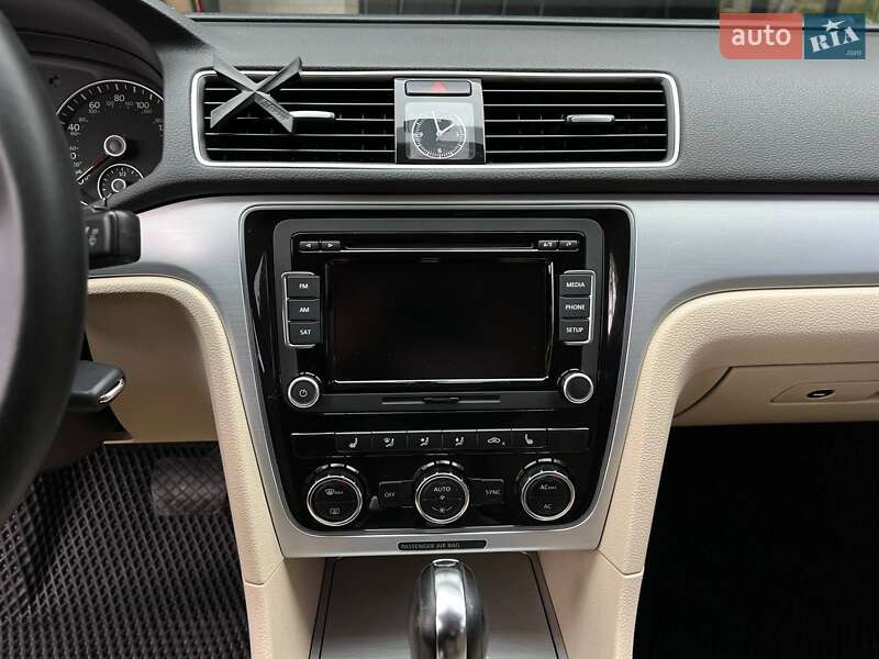 Седан Volkswagen Passat 2012 в Одессе