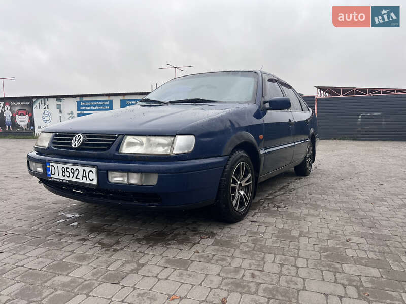Седан Volkswagen Passat 1996 в Ирпене