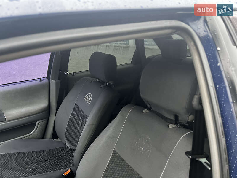 Седан Volkswagen Passat 1996 в Ирпене