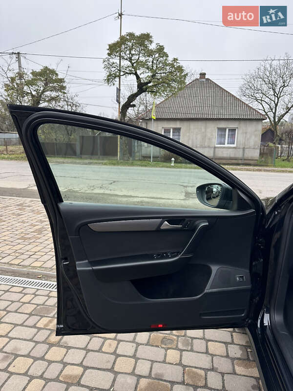 Универсал Volkswagen Passat 2013 в Сваляве