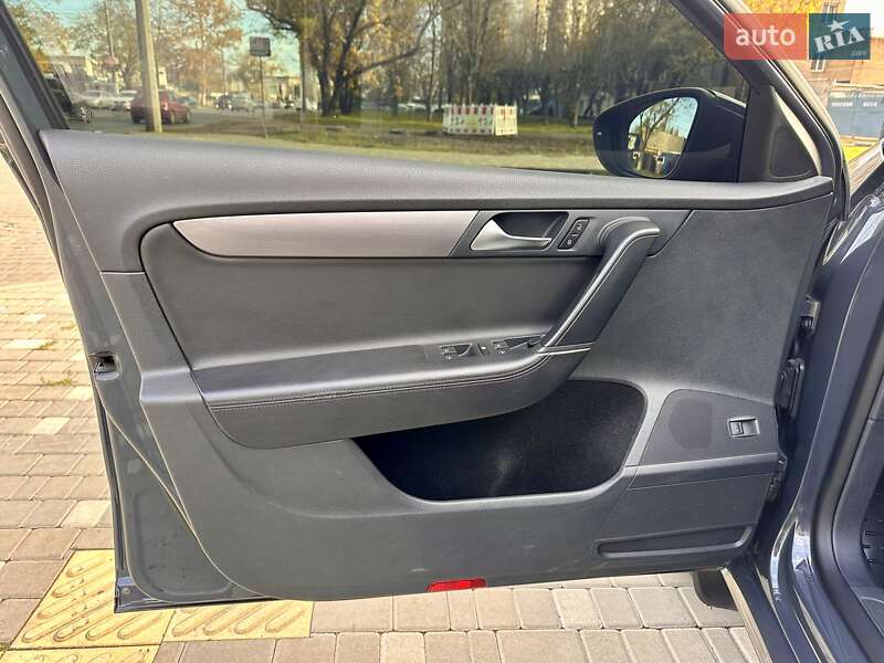 Седан Volkswagen Passat 2011 в Одесі