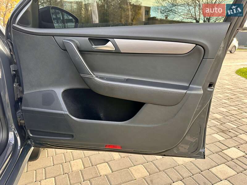 Седан Volkswagen Passat 2011 в Одесі