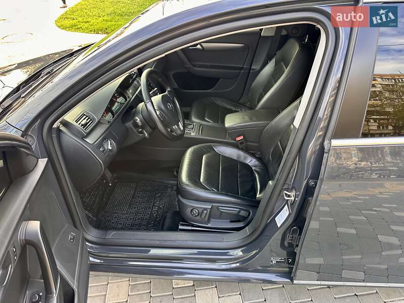 Седан Volkswagen Passat 2011 в Одесі