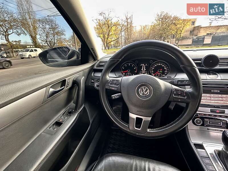 Седан Volkswagen Passat 2011 в Одесі