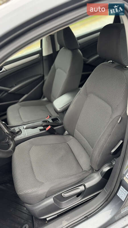 Седан Volkswagen Passat 2012 в Макарове