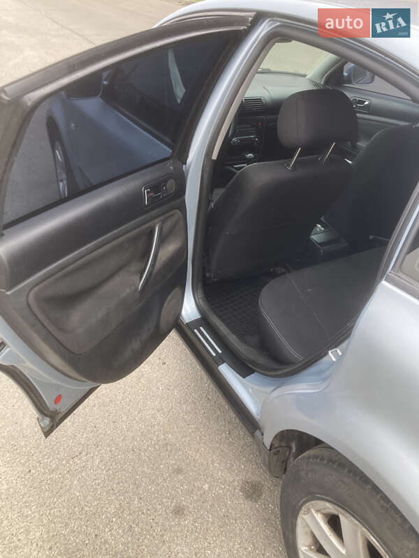 Седан Volkswagen Passat 2001 в Харькове