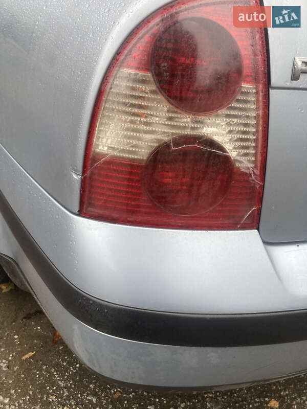 Седан Volkswagen Passat 2001 в Харькове