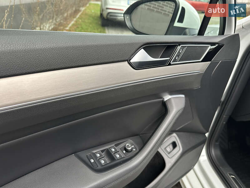 Універсал Volkswagen Passat 2017 в Львові