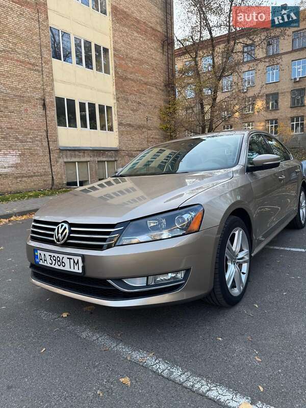 Седан Volkswagen Passat 2014 в Киеве
