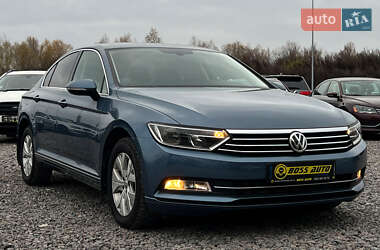 Седан Volkswagen Passat 2015 в Львові