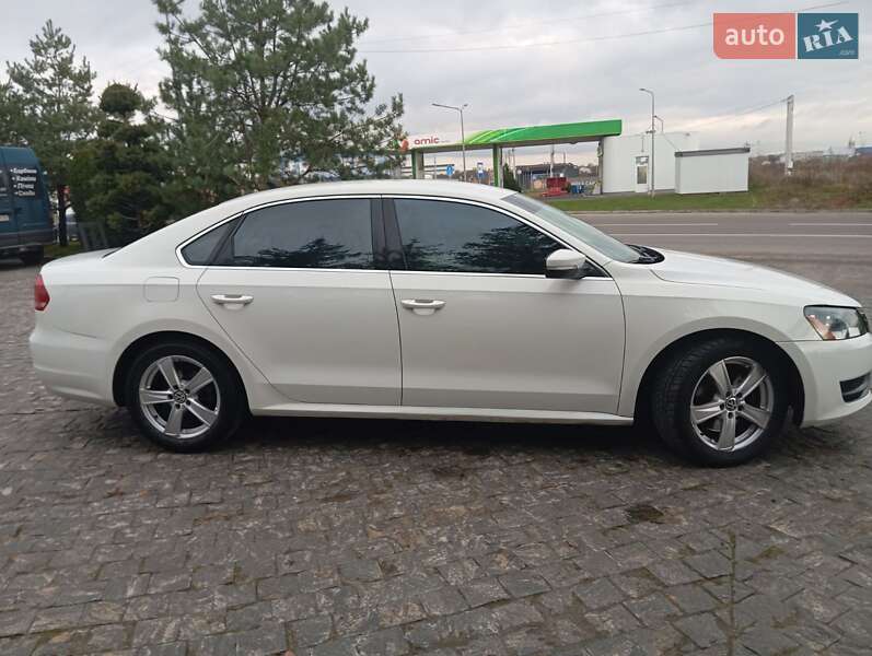 Седан Volkswagen Passat 2012 в Львове