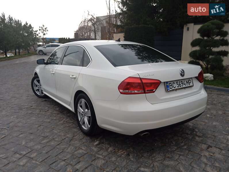 Седан Volkswagen Passat 2012 в Львове