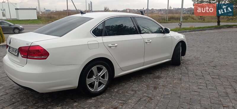Седан Volkswagen Passat 2012 в Львове