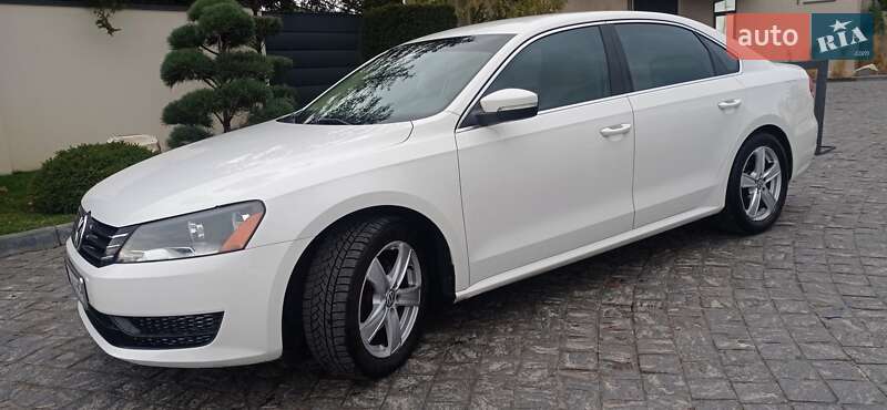 Седан Volkswagen Passat 2012 в Львове