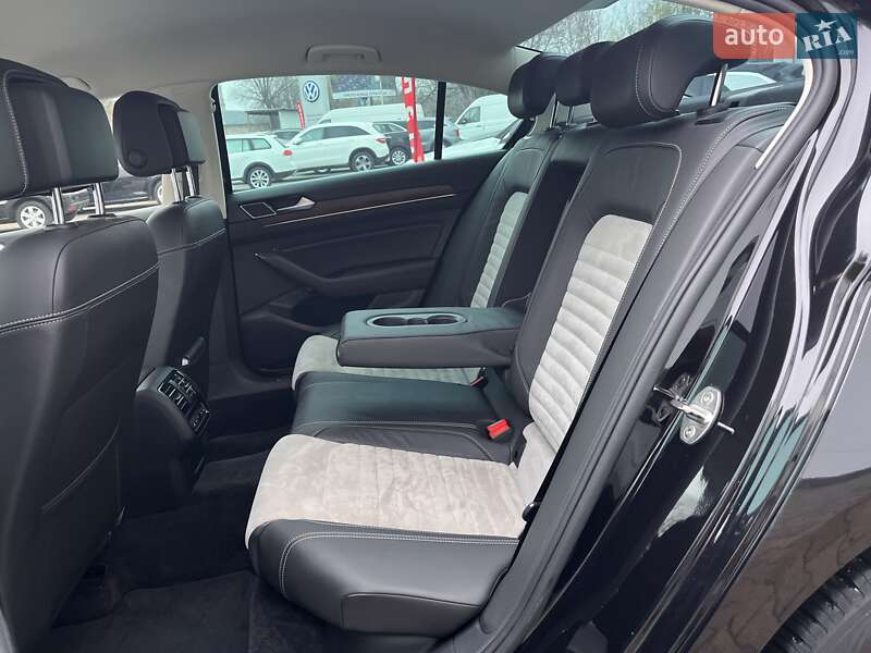 Седан Volkswagen Passat 2018 в Житомире