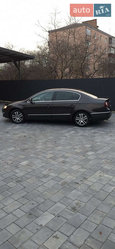 Седан Volkswagen Passat 2005 в Староконстантинове