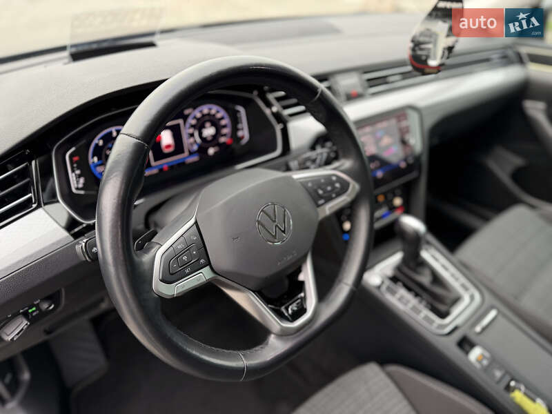 Универсал Volkswagen Passat 2021 в Луцке