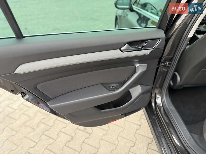 Универсал Volkswagen Passat 2021 в Луцке