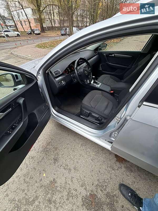 Універсал Volkswagen Passat 2013 в Києві