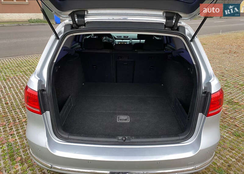 Універсал Volkswagen Passat 2011 в Хусті