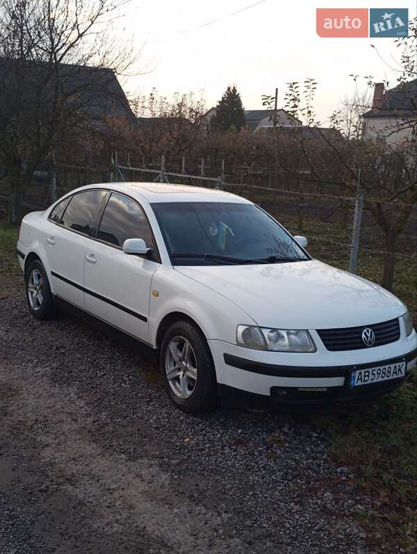 Седан Volkswagen Passat 2000 в Баре