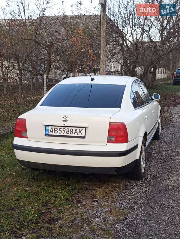 Седан Volkswagen Passat 2000 в Баре