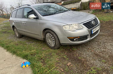 Універсал Volkswagen Passat 2009 в Житомирі