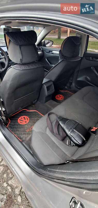 Седан Volkswagen Passat 2011 в Харькове