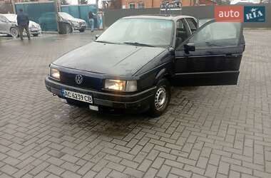 Седан Volkswagen Passat 1989 в Сарнах