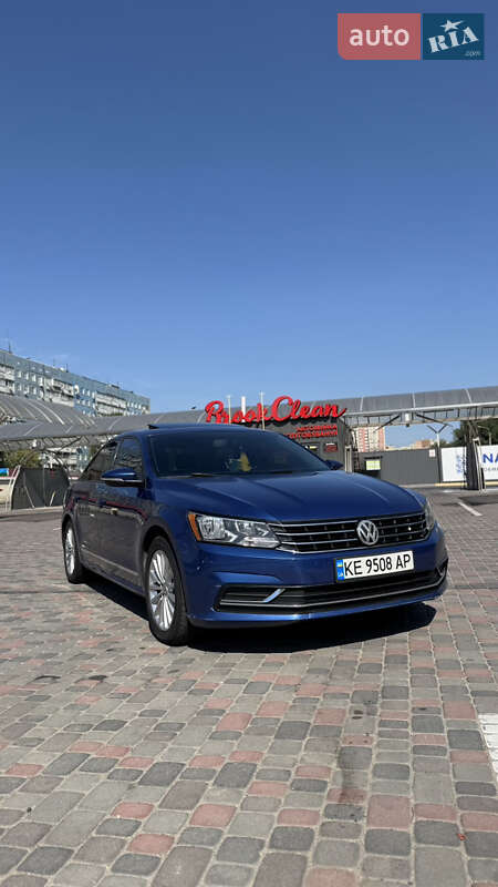 Седан Volkswagen Passat 2016 в Днепре