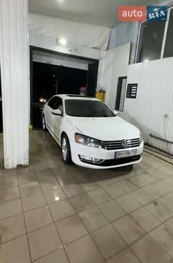 Седан Volkswagen Passat 2013 в Києві