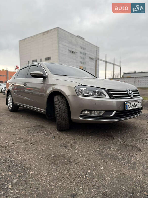 Седан Volkswagen Passat 2013 в Киеве