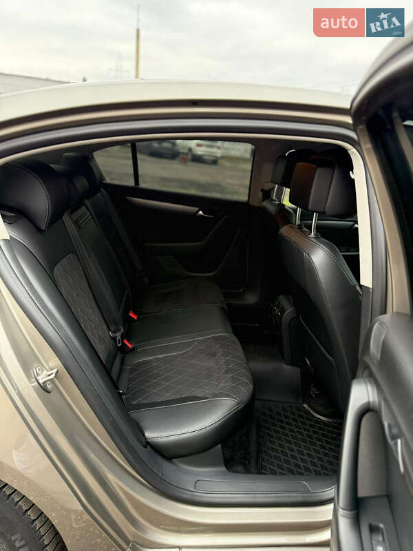 Седан Volkswagen Passat 2013 в Киеве